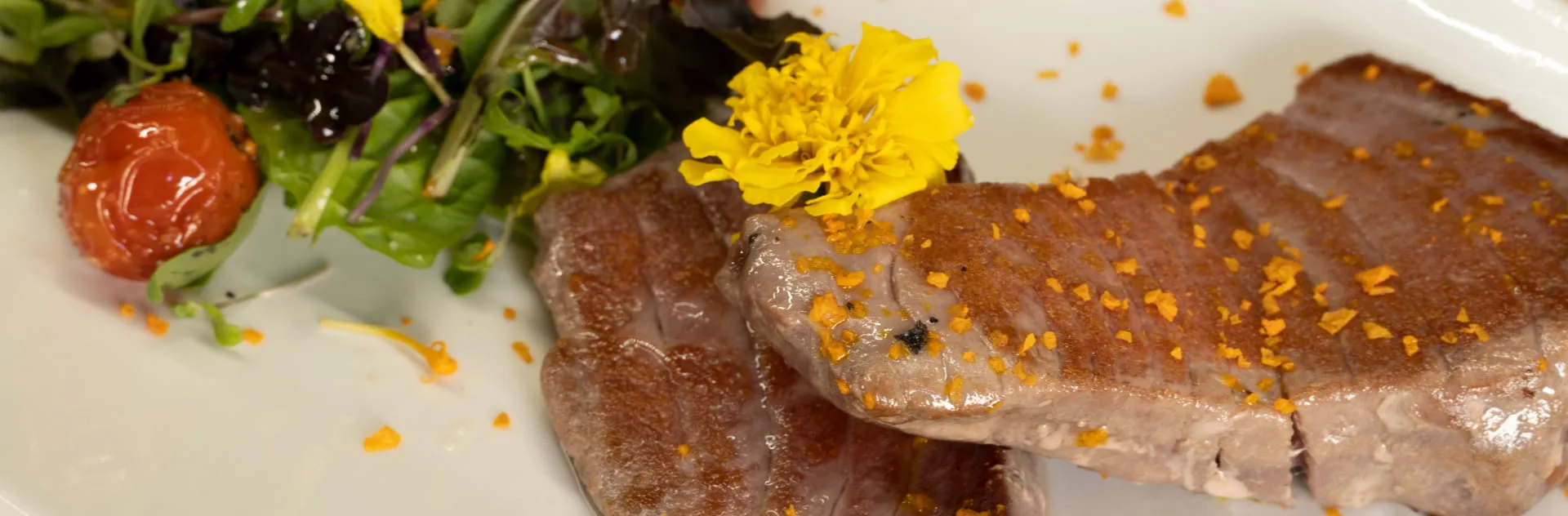 cabecera-carta-motivos Carne a la parrilla con ensalada en restaurante Taberna Motivos